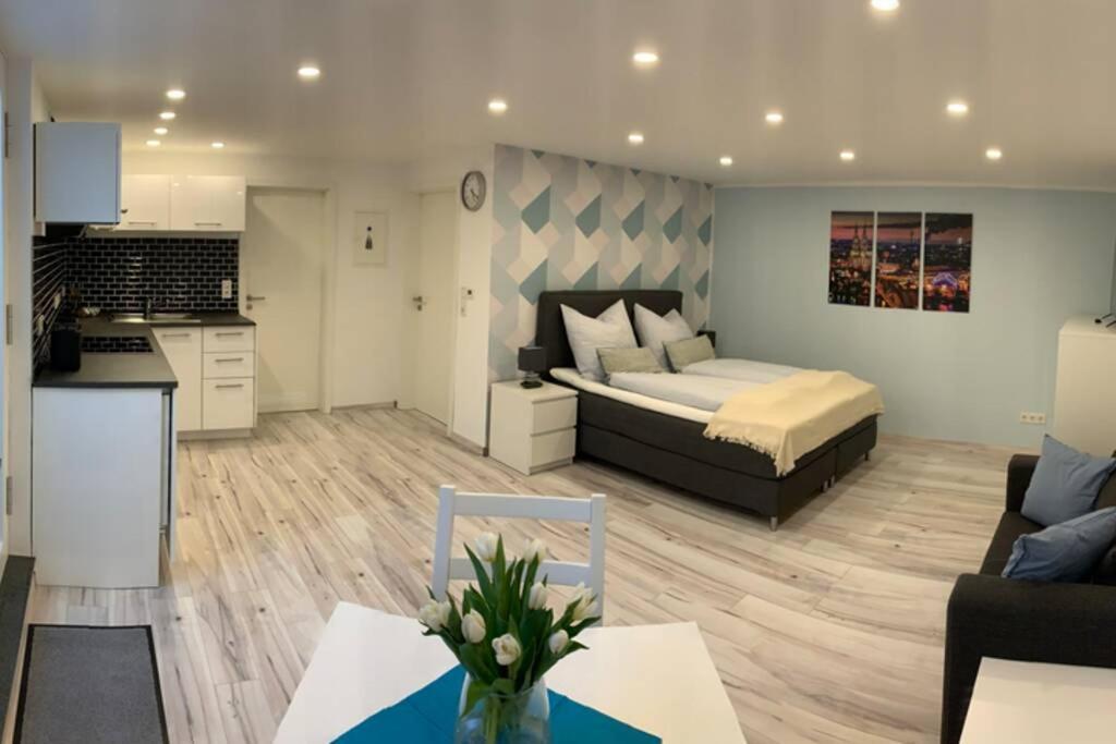 Modern Business Apartment: Central Bonn with Parking Exterior photo